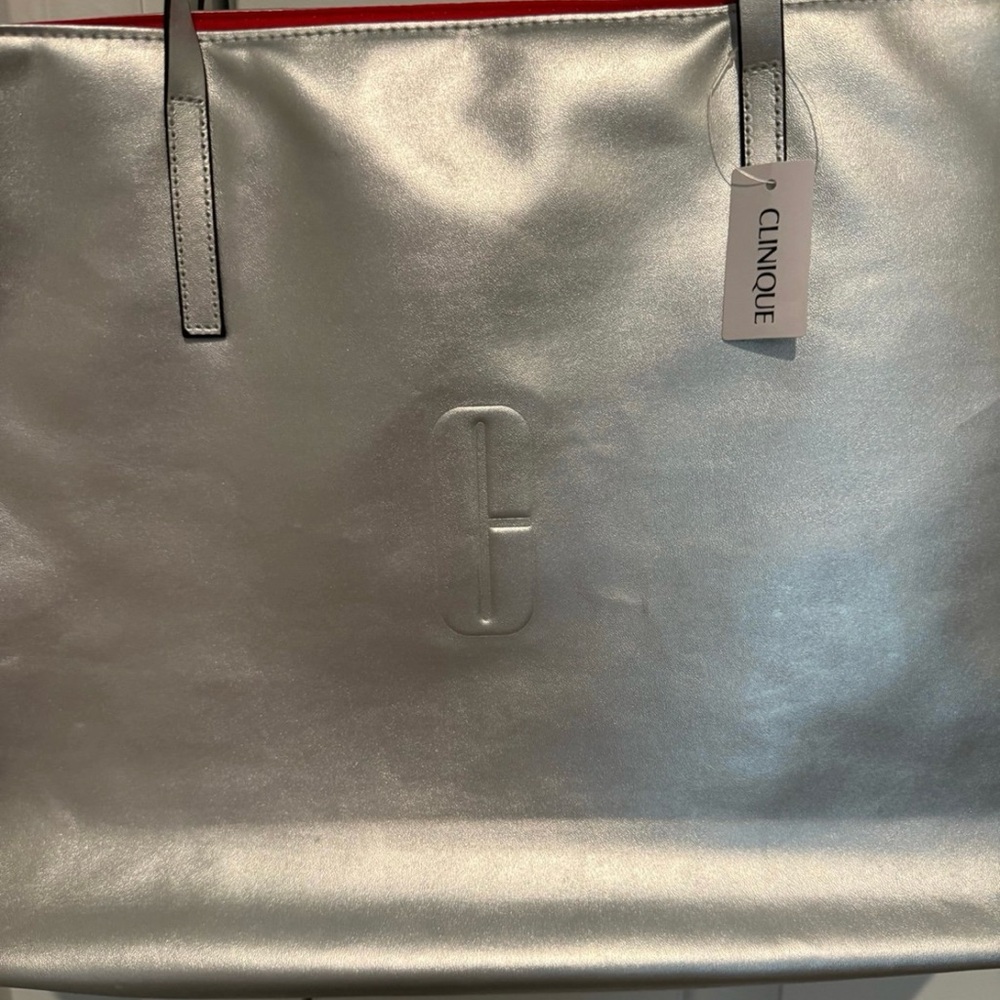 Clinique Holiday Bag-Brand New! Never Used! Tags Still Attached! - Picture 3 of 6